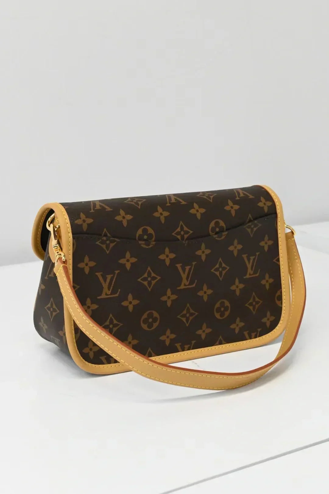 Vintage-Inspired Box Hand bag - product view 7
