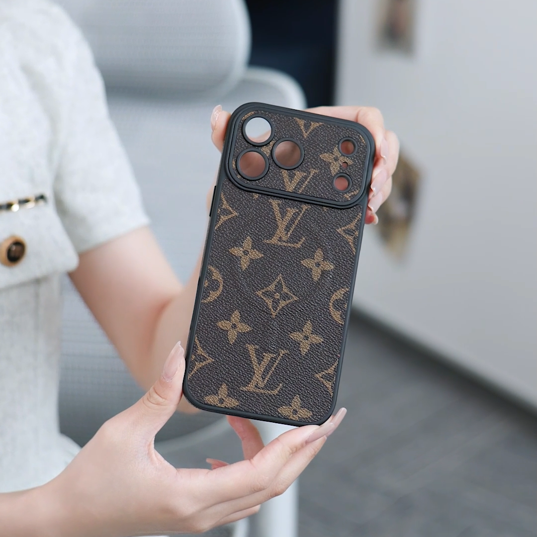 MagSafe Classic Leather iPhone Case - product view 2