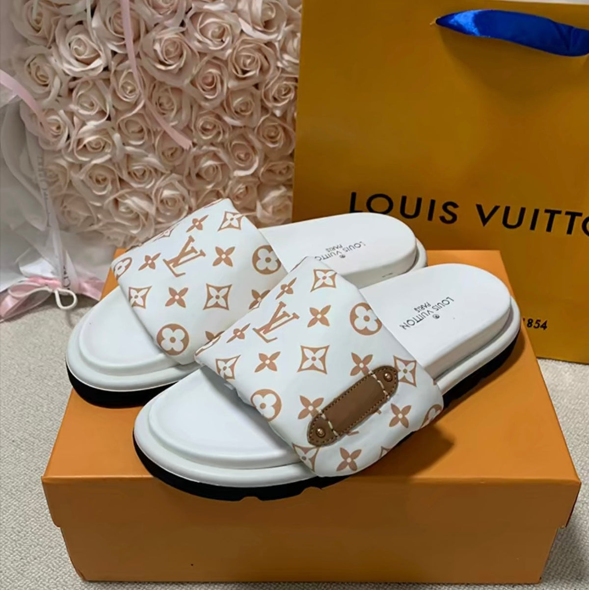 Trendy adjustable platform slippers with velcro straps - product view 3