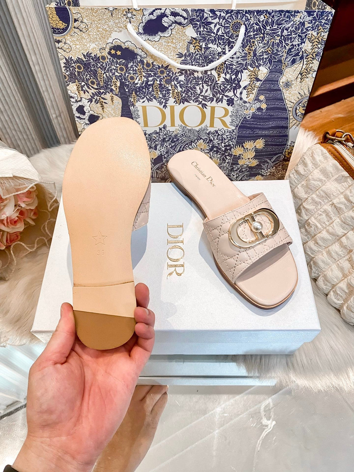 High-end diamond-quilted single-strap flat slides with pearl rings - product view 8