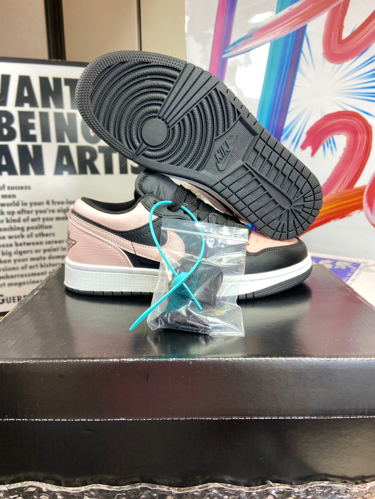 Black and pink color-block low-top casual sneakers - product view 4