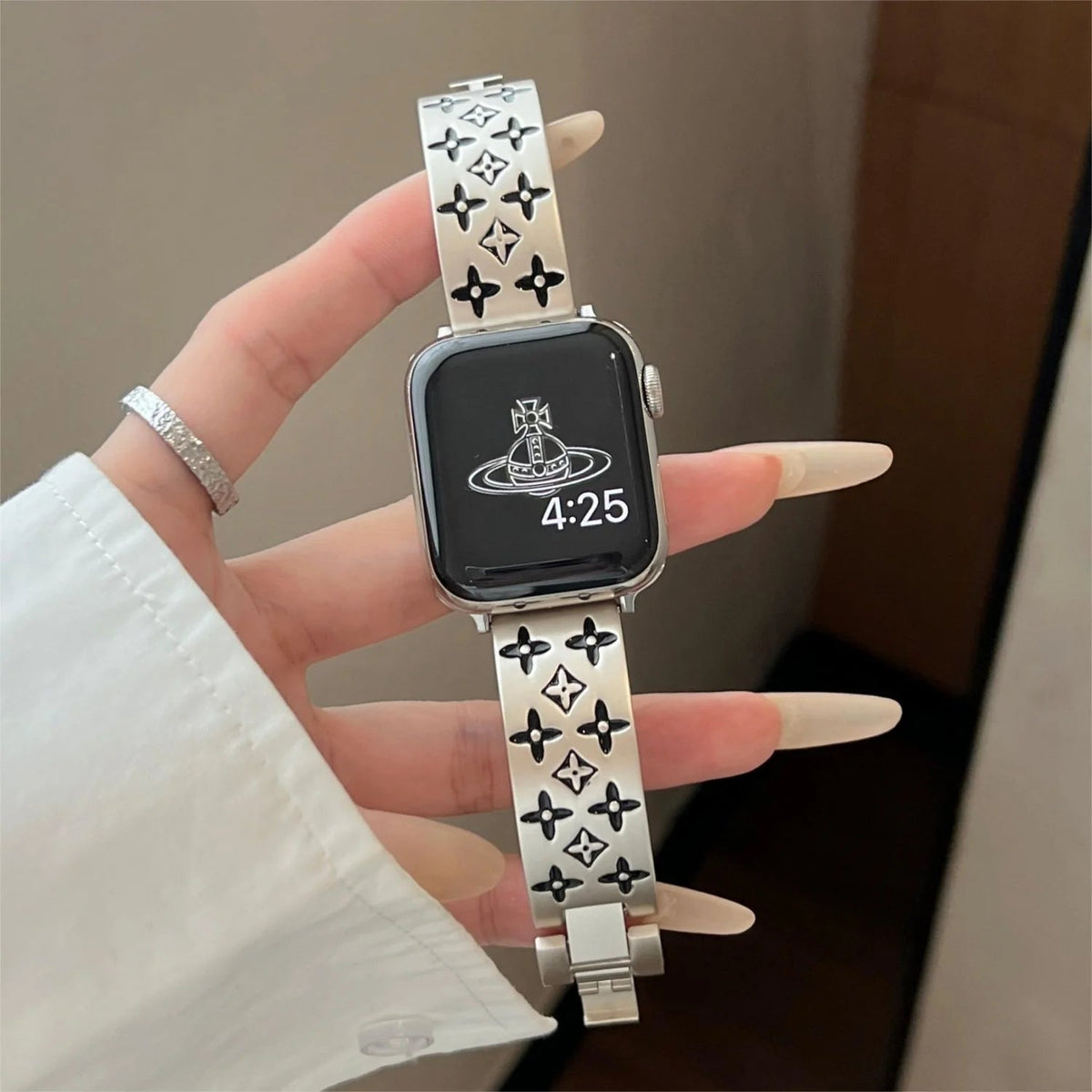 EMBOSSED METAL APPLE WATCH STRAP - product view 4