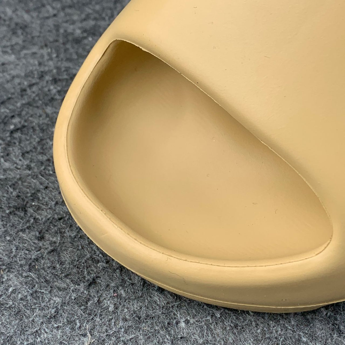 Yeezy Slides 'Desert Sand' - product view 7