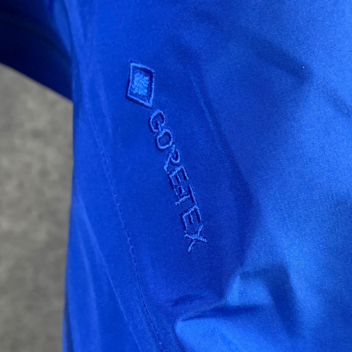 Arc'teryx Men's Beta Jacket 'Bright Blue' - product view 8