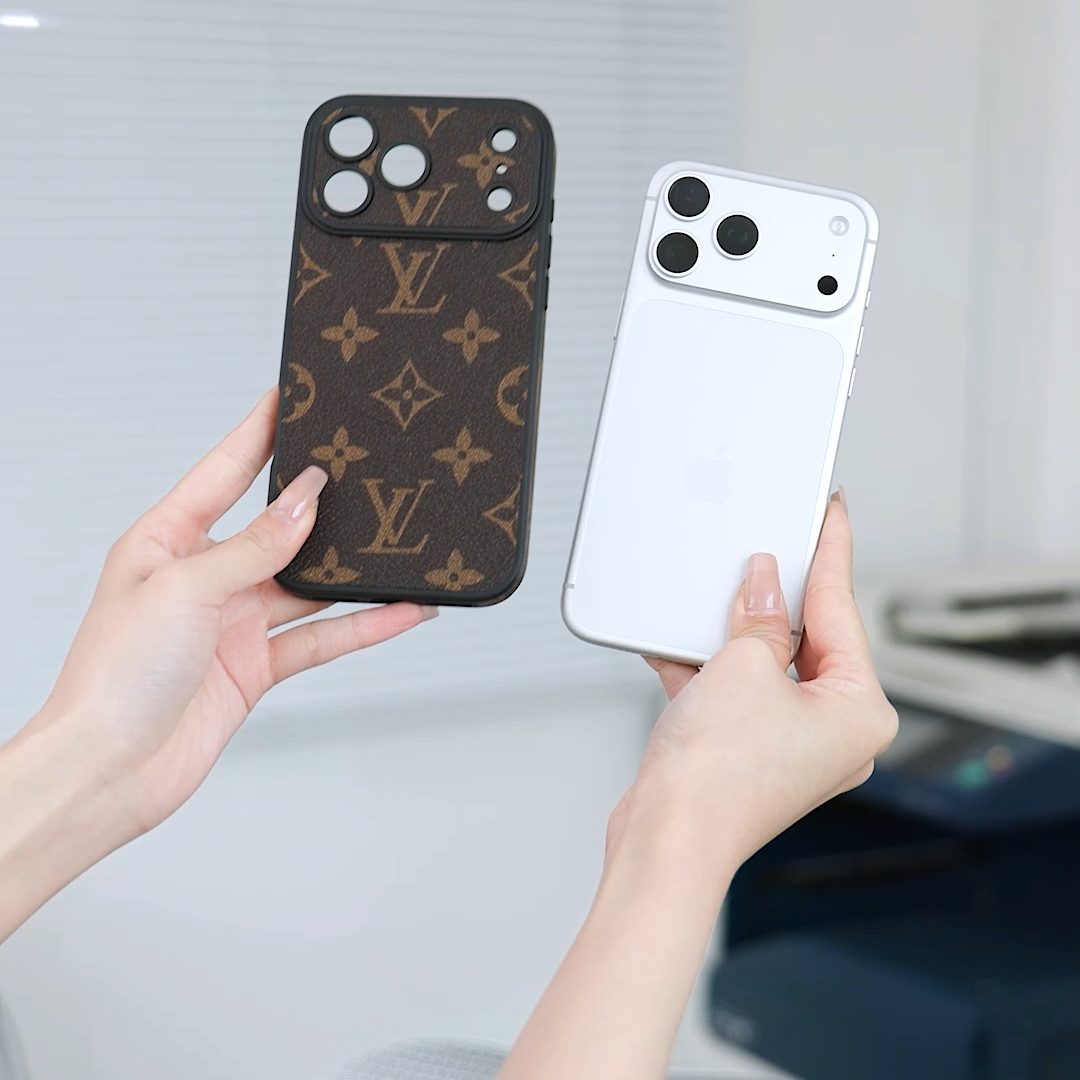 MagSafe Classic Leather iPhone Case - product view 3