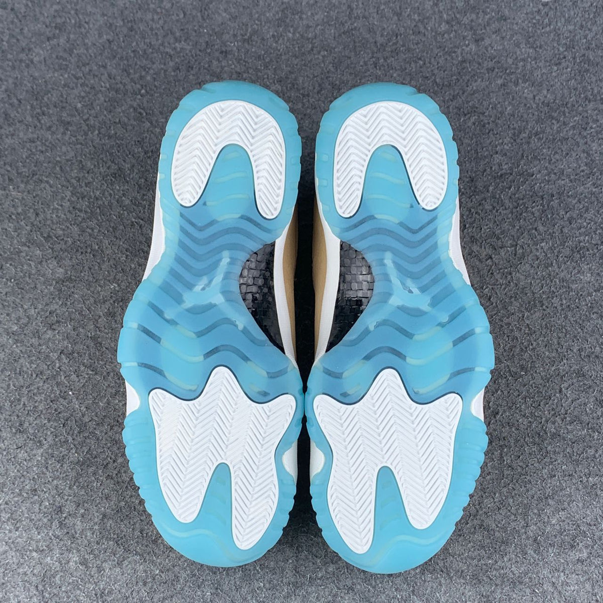 Air Jordan 11 Retro Sneakers 'H-Town' - product view 5