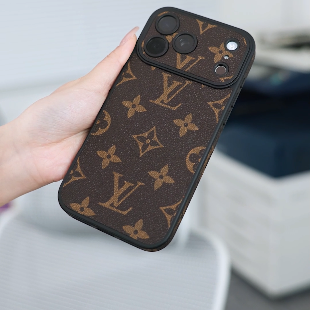 MagSafe Classic Leather iPhone Case - product view 8