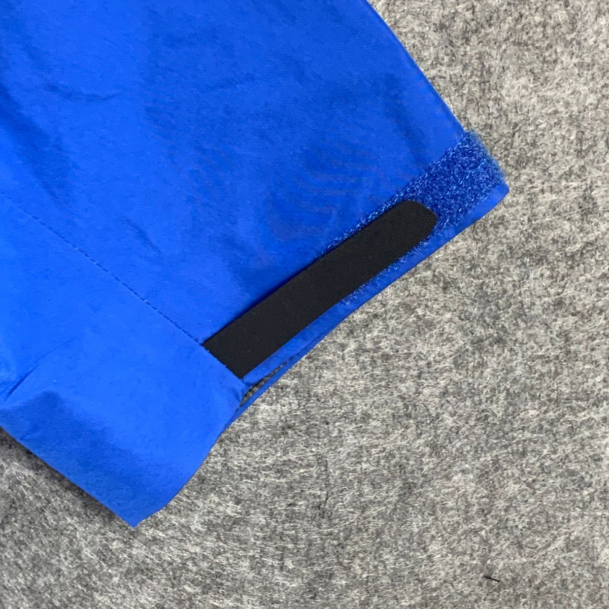 Arc'teryx Men's Beta Jacket 'Bright Blue' - product view 9