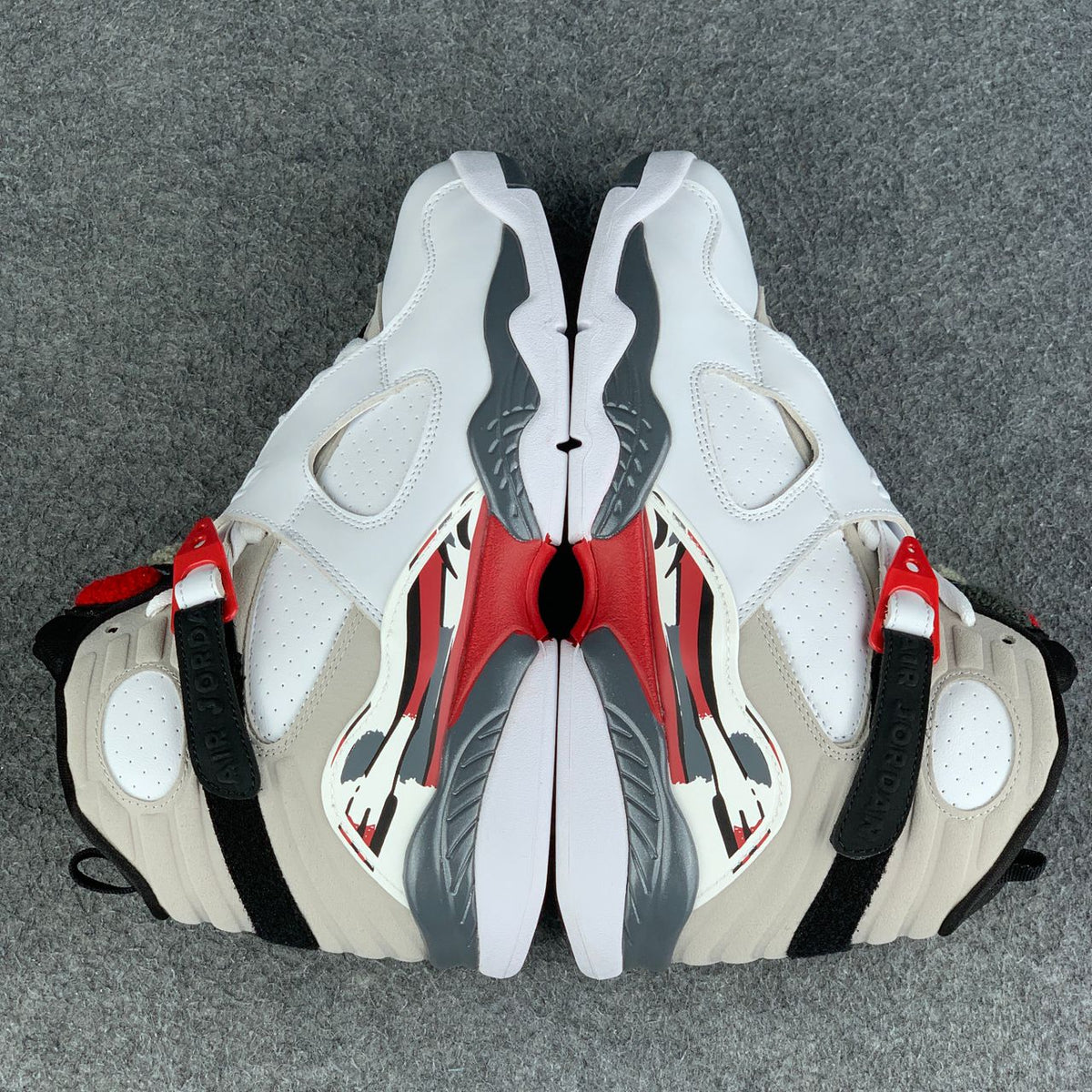 Air Jordan 8 Retro 'Bugs Bunny' 2025 Sneakers - product view 3