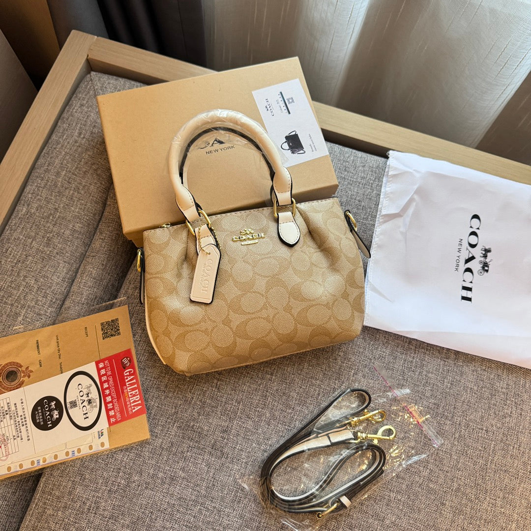 Crafted to Perfection: Leather Hand Bag with a Luxe Touch - product view 6
