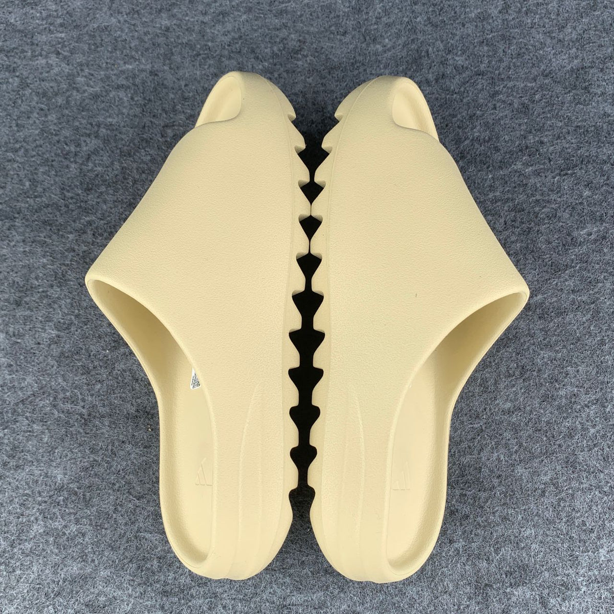 Yeezy Slides 'Bone' - product view 4