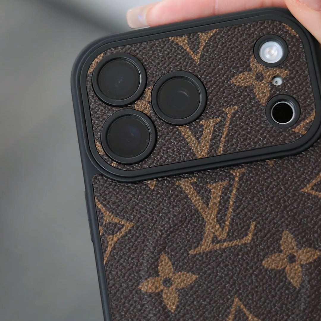MagSafe Classic Leather iPhone Case - product view 6