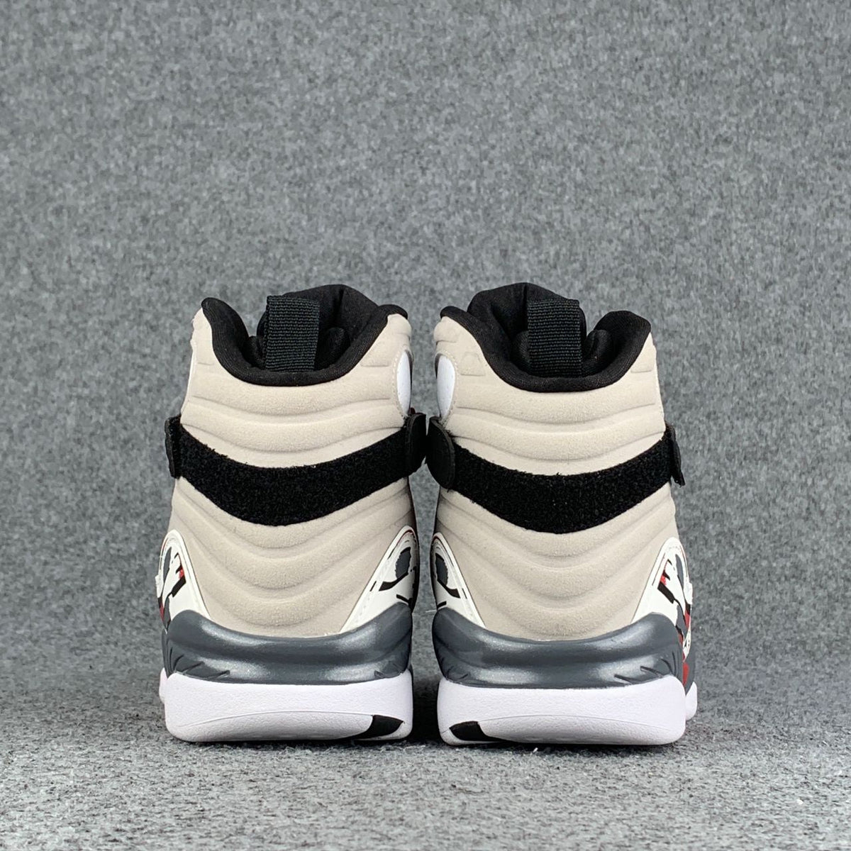 Air Jordan 8 Retro 'Bugs Bunny' 2025 Sneakers - product view 6