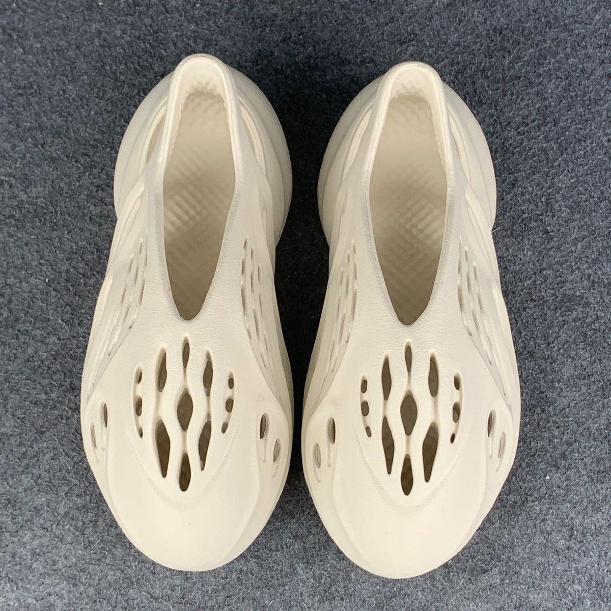 Yeezy Foam Runner 'Sand' - product view 2