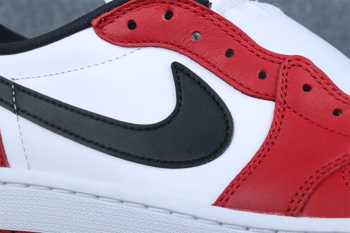 Air Jordan 1 Retro Low OG 'Chicago' 2025 Sneakers - product view 5