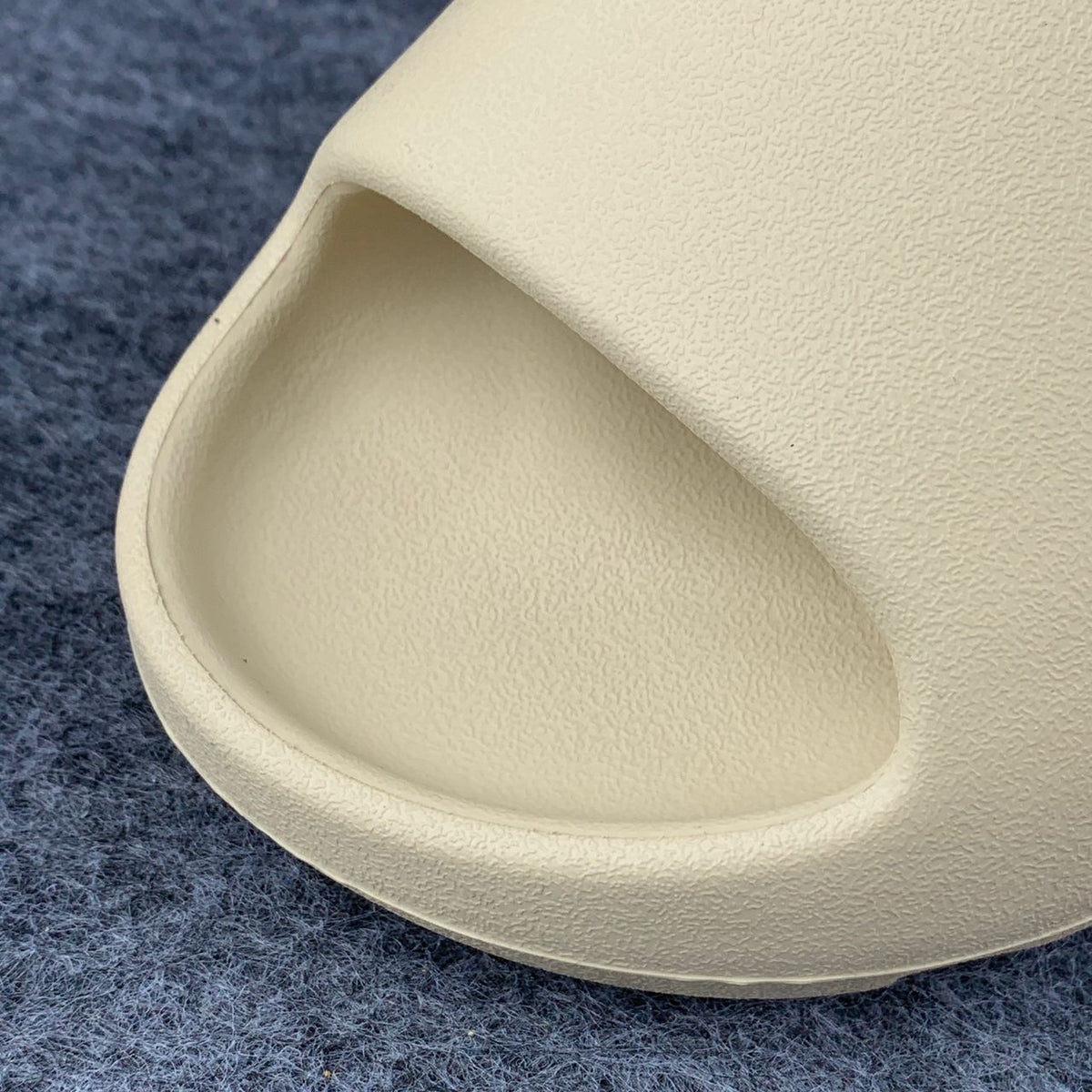 Yeezy Slides 'Bone' - product view 7