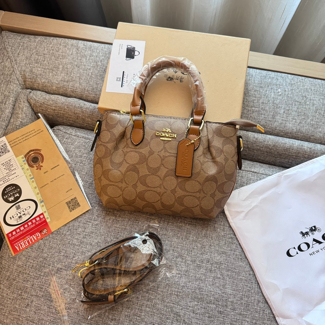 Crafted to Perfection: Leather Hand Bag with a Luxe Touch - product view 8