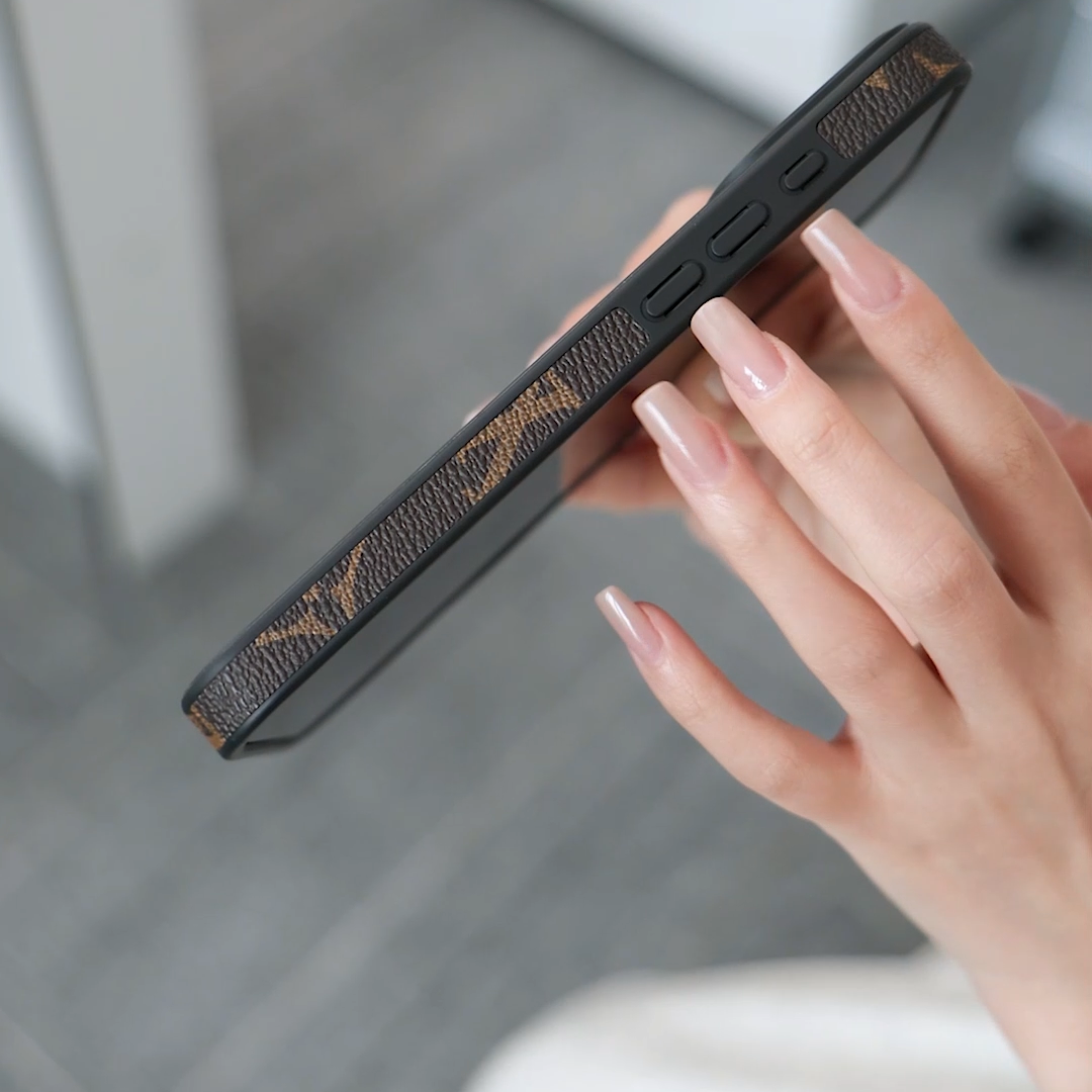 MagSafe Classic Leather iPhone Case - product view 4