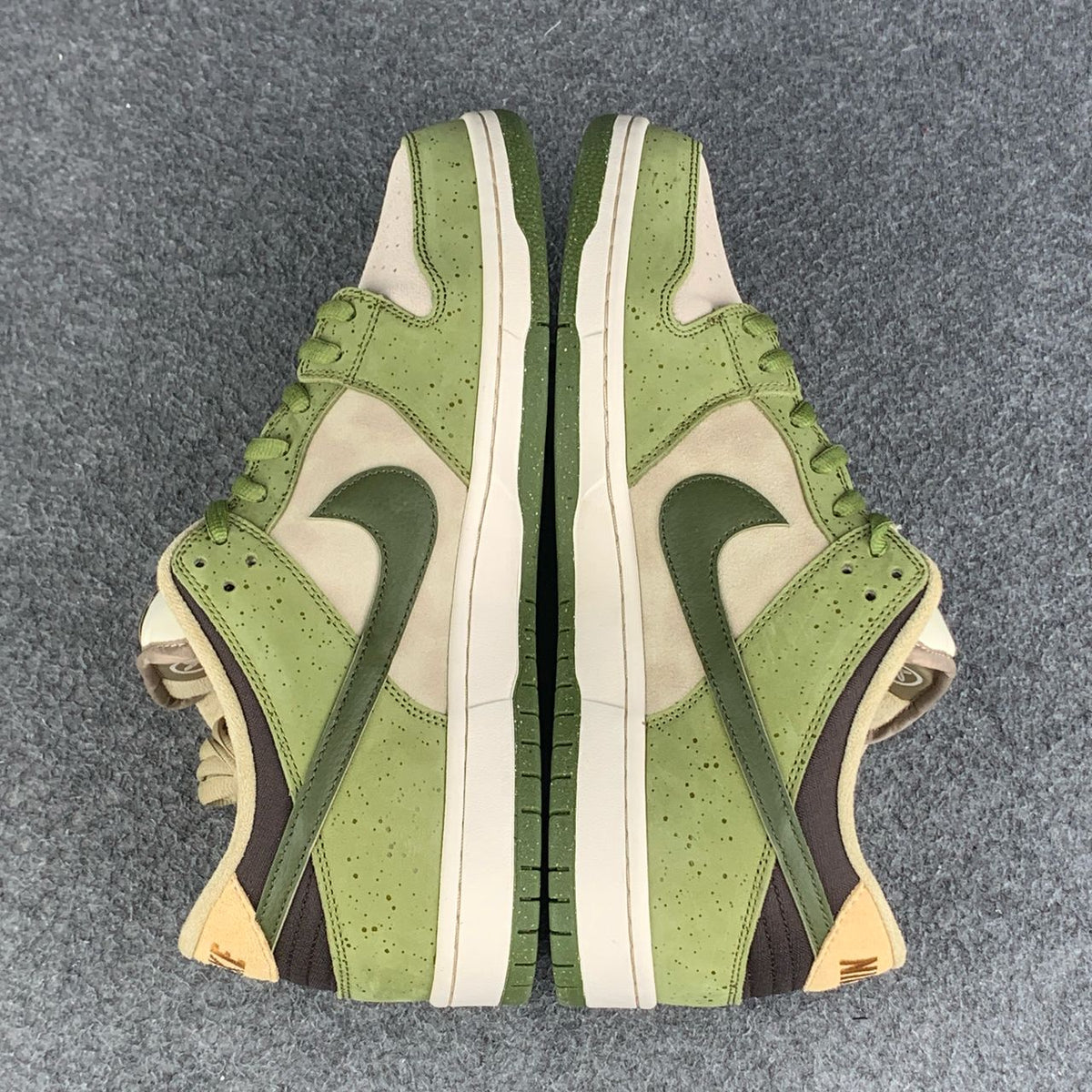 Yuto Horigome x Dunk Low SB Sneakers 'Matcha' - product view 4