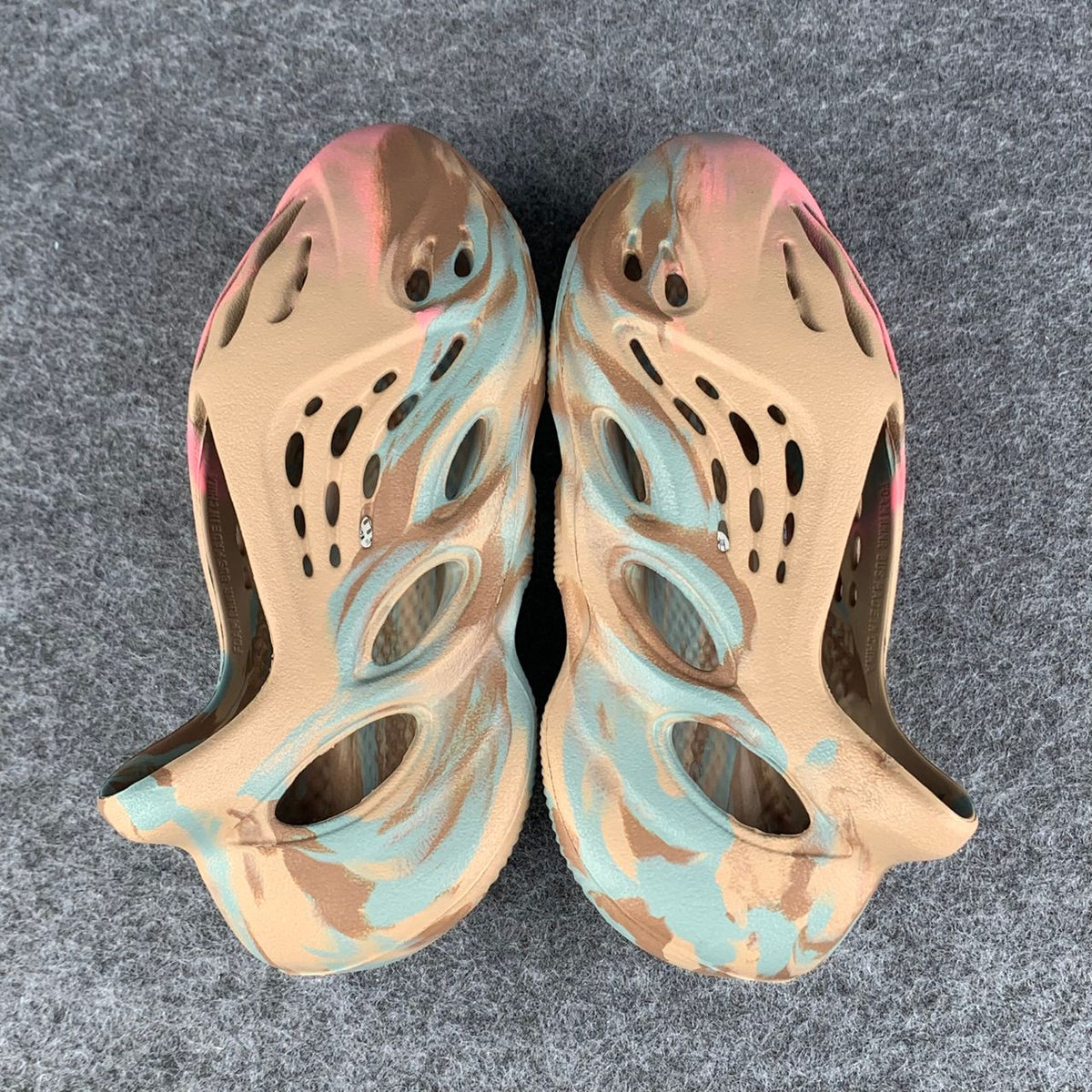 Yeezy Foam Runner 'MX Sand Grey' - product view 3