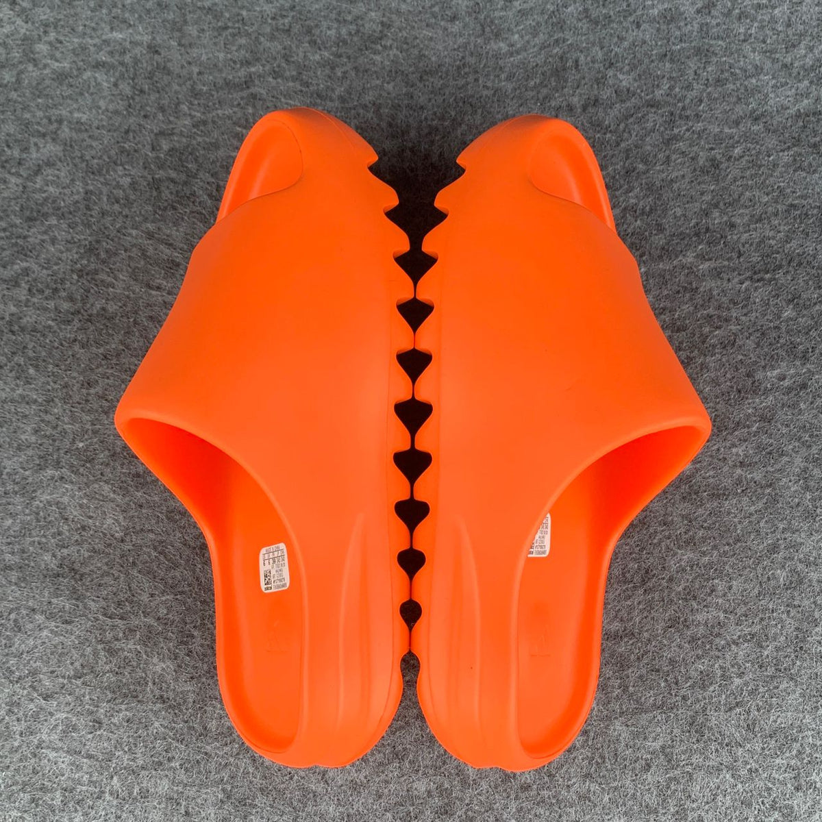 Yeezy Slides 'Enflame Orange' - product view 3