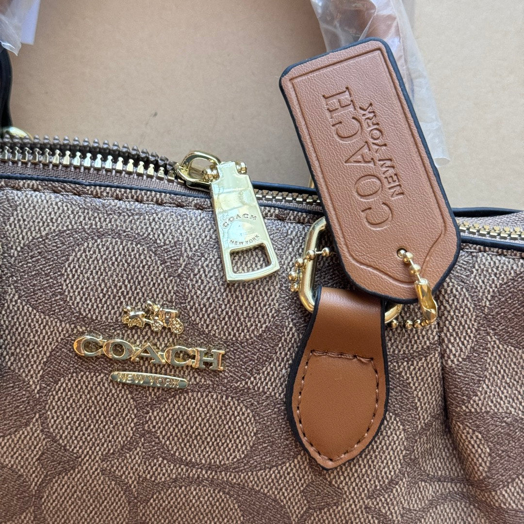 Crafted to Perfection: Leather Hand Bag with a Luxe Touch - product view 5