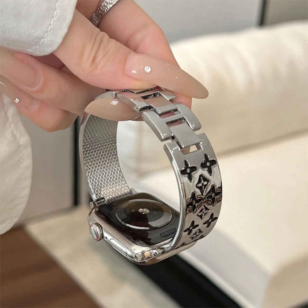EMBOSSED METAL APPLE WATCH STRAP - product view 14