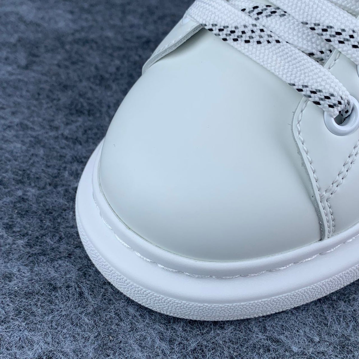 Alexander McQueen Oversized Sneaker 'White' - product view 7