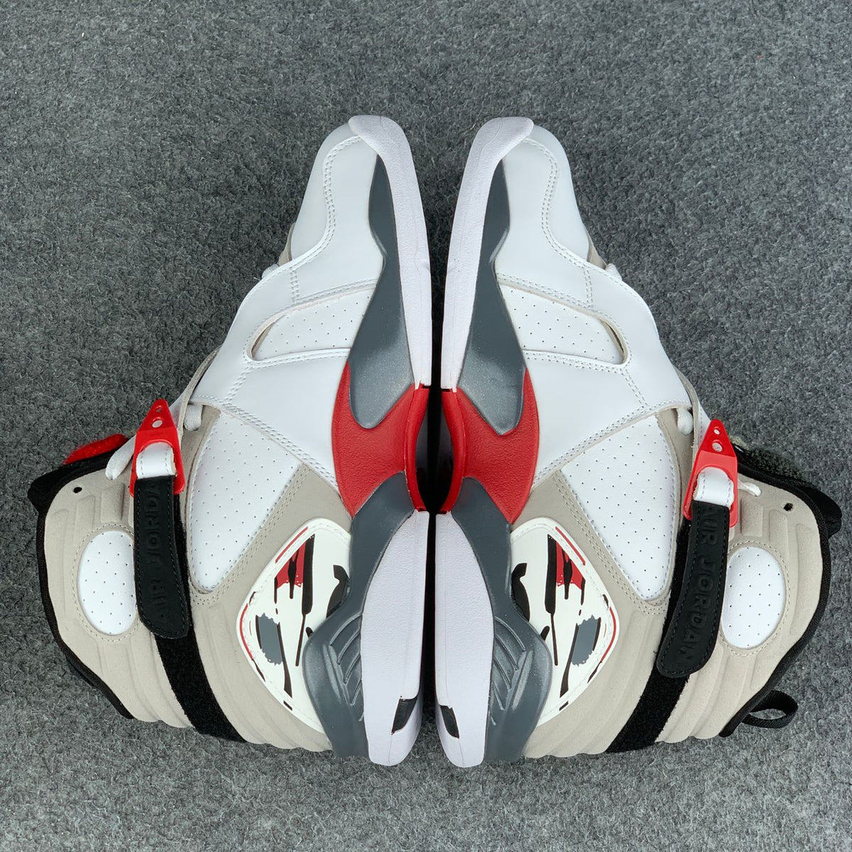 Air Jordan 8 Retro 'Bugs Bunny' 2025 Sneakers - product view 4