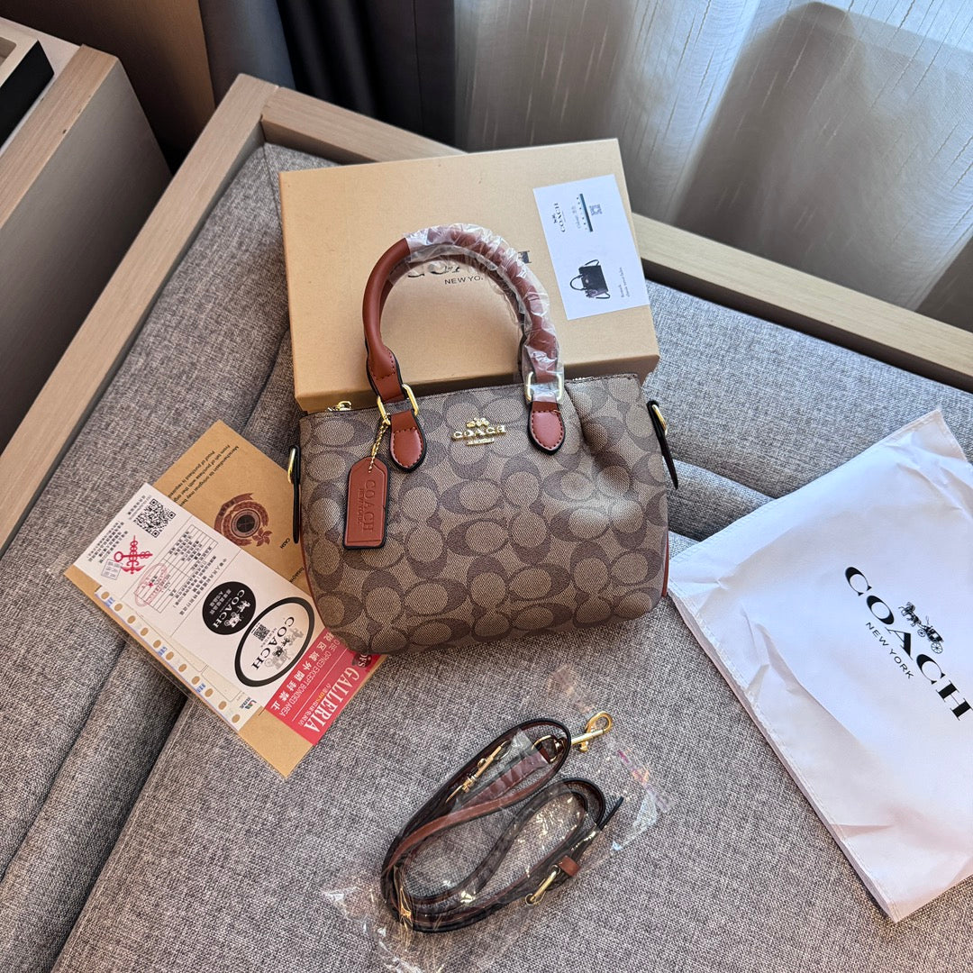Crafted to Perfection: Leather Hand Bag with a Luxe Touch - product view 9