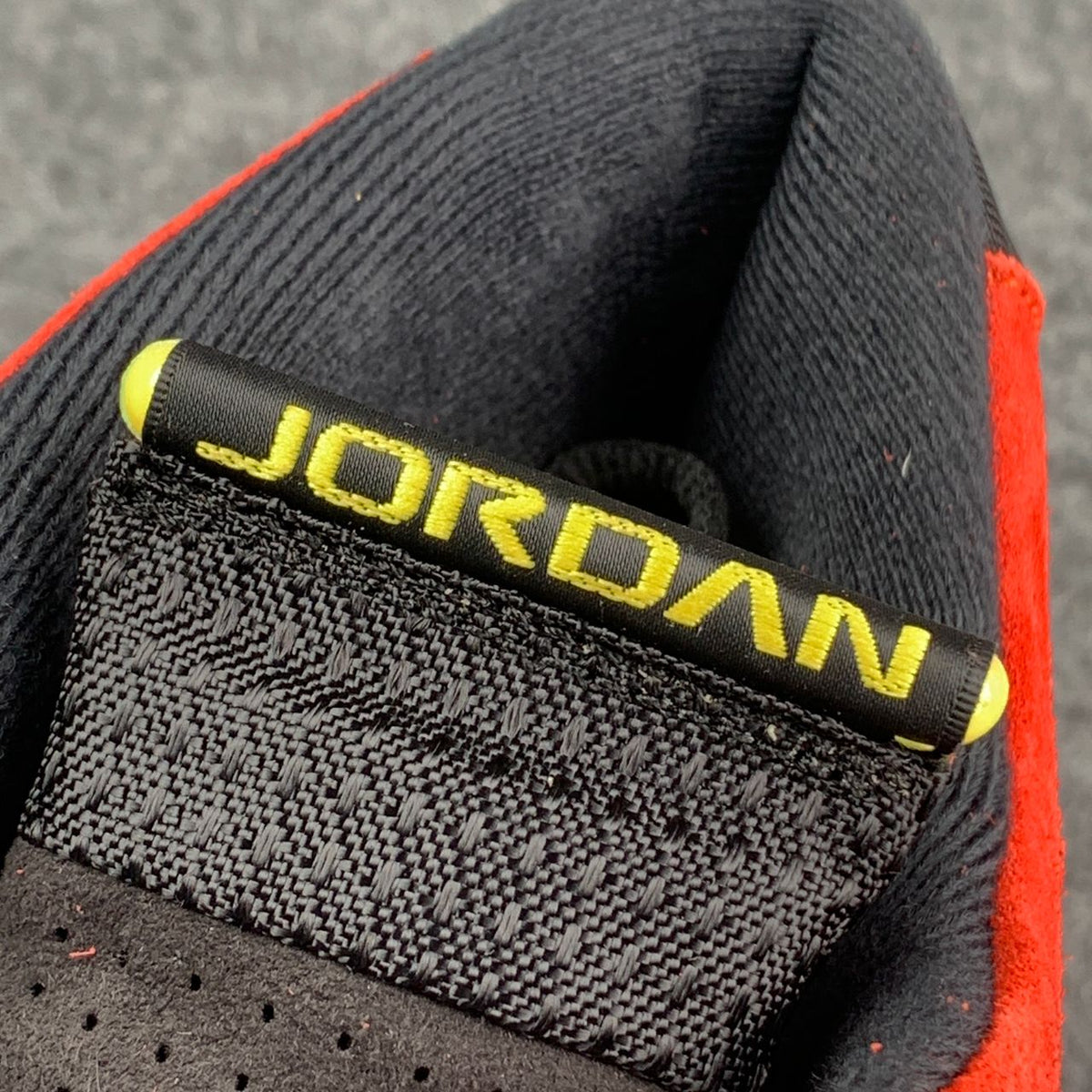 Air Jordan 14 Retro 'Ferrari' 2025 Sneakers - product view 9