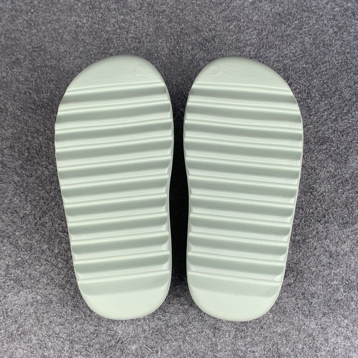 Yeezy Slides 'Salt' - product view 5