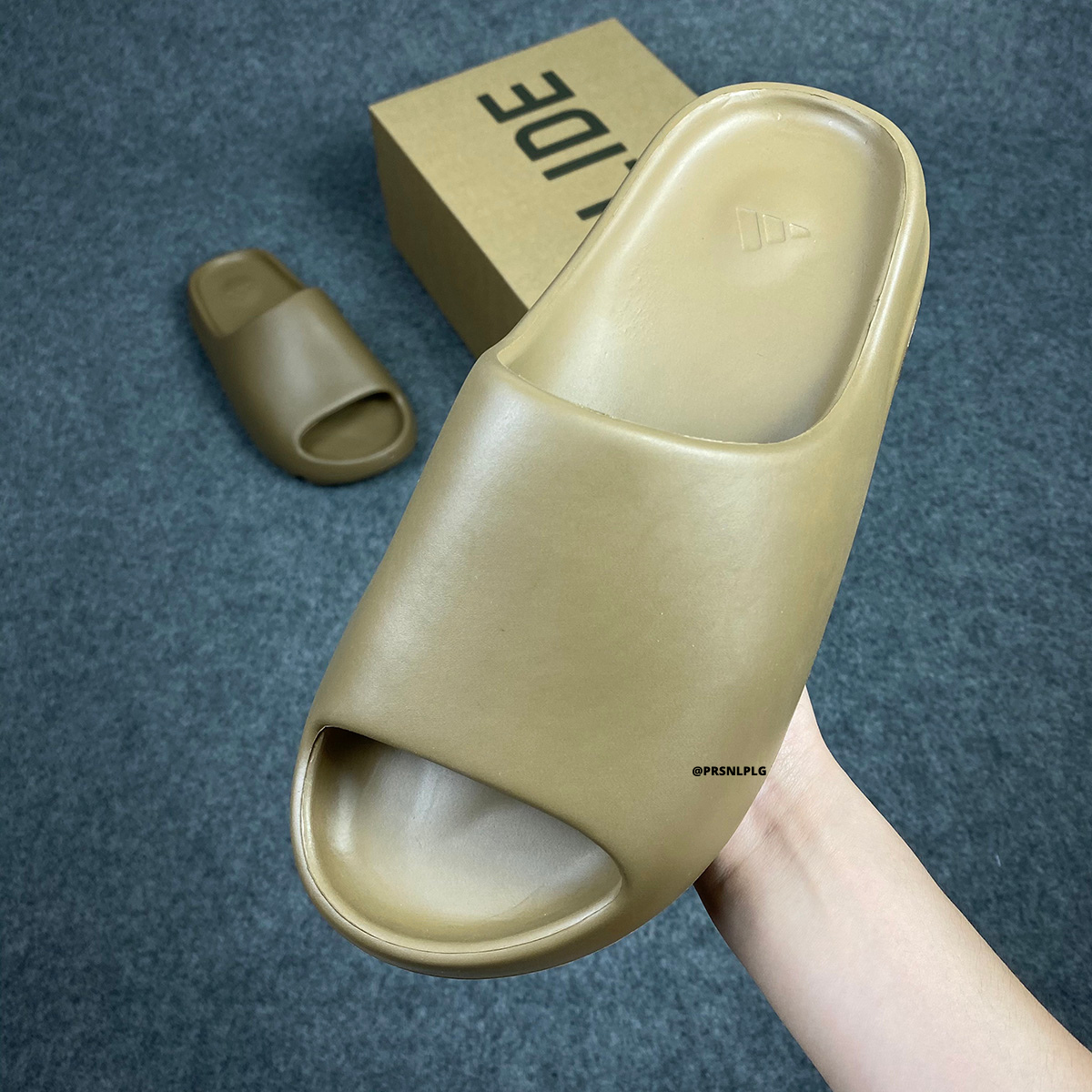 Yeezy Slides 'Core' - product view 2