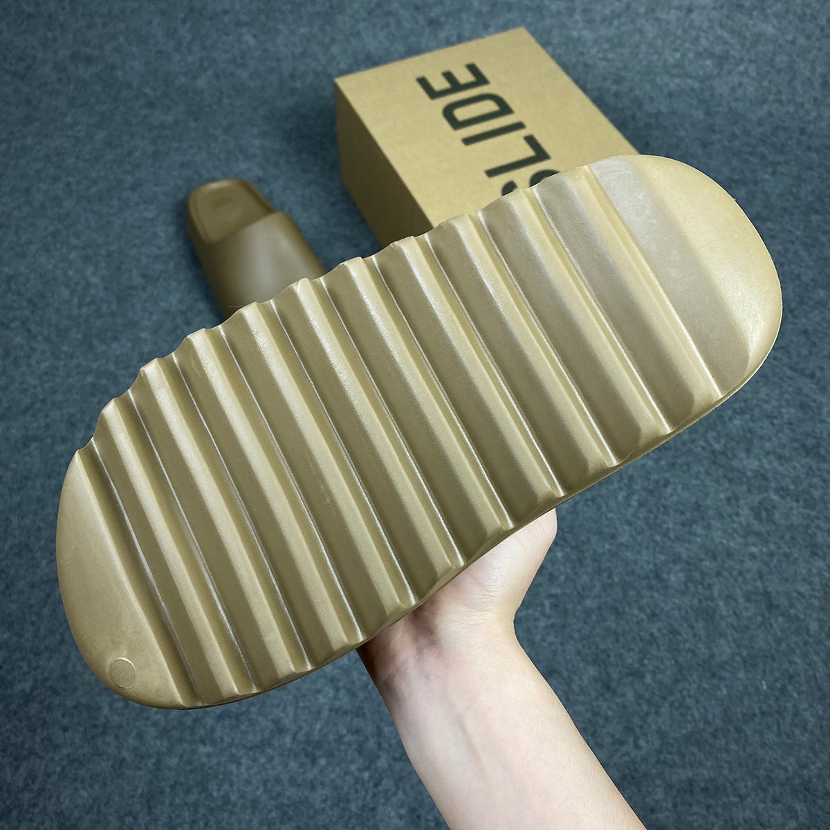 Yeezy Slides 'Core' - product view 4