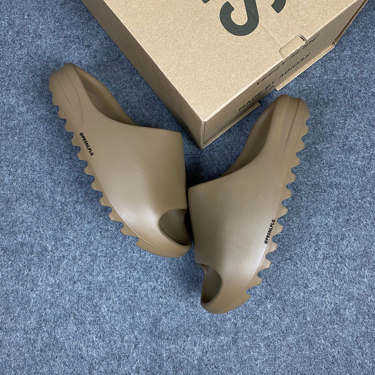 Yeezy Slides 'Core' - product view 9