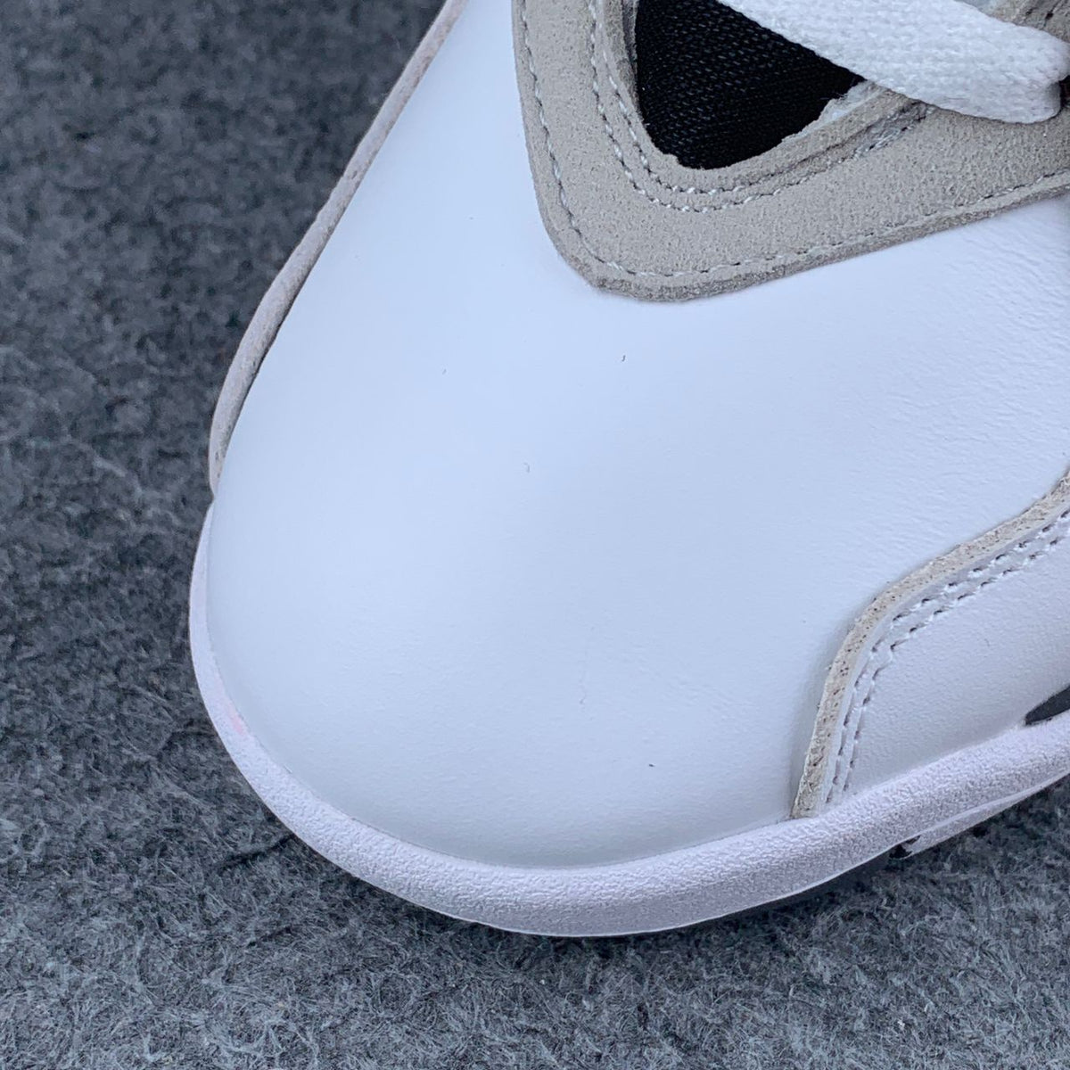 Air Jordan 8 Retro 'Bugs Bunny' 2025 Sneakers - product view 7