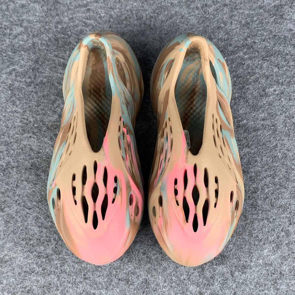 Yeezy Foam Runner 'MX Sand Grey' - product view 2
