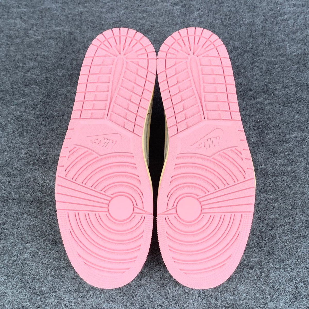 Travis Scott x Air Jordan 1 Low OG SP Sneakers 'Muslin/Shy Pink' - product view 6