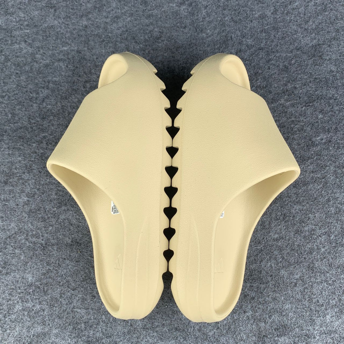 Yeezy Slides 'Bone' - product view 3