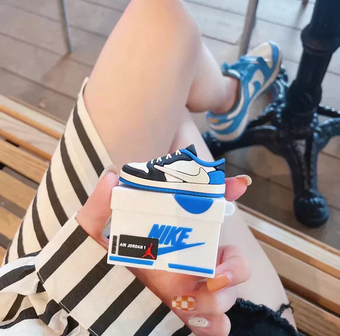 Nike\j AirPods Cases - product view 4