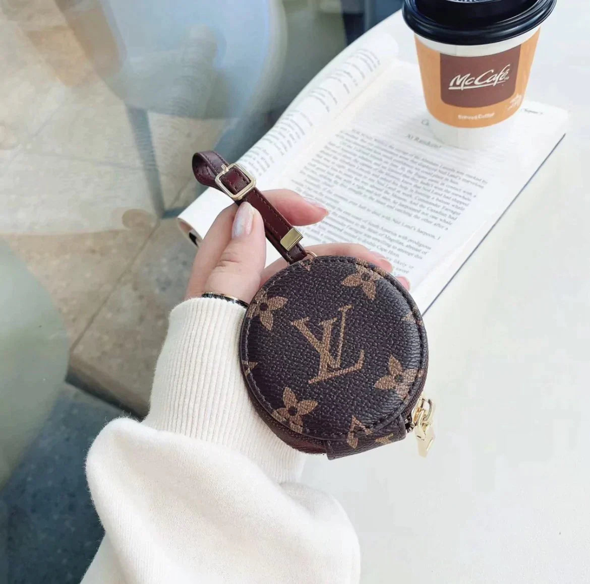 Lv AirPods Cases - product view 3