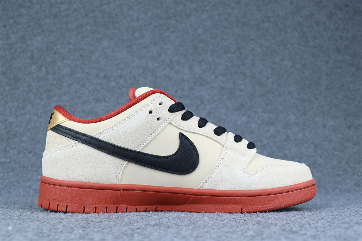 Nike Dunk Low SB Sneakers 'Hennessy ' - product view 2
