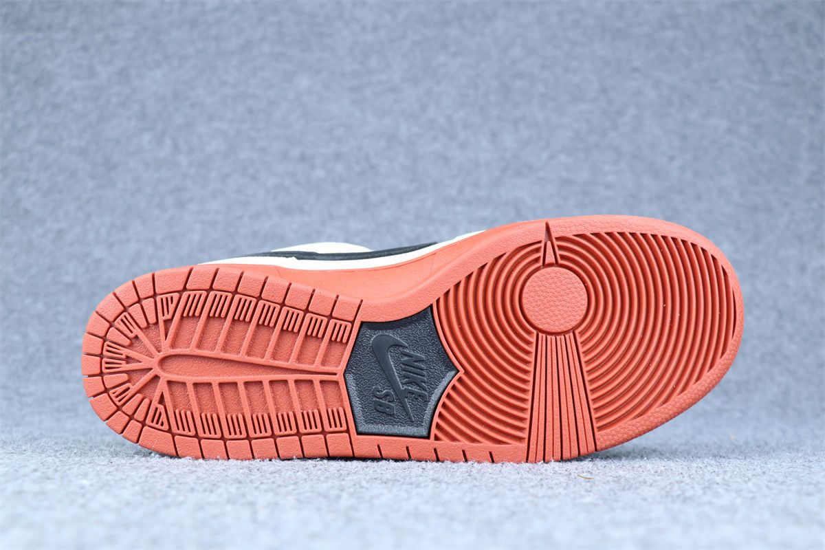 Nike Dunk Low SB Sneakers 'Hennessy ' - product view 3