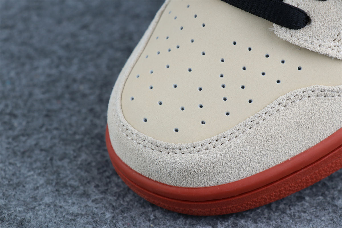 Nike Dunk Low SB Sneakers 'Hennessy ' - product view 4