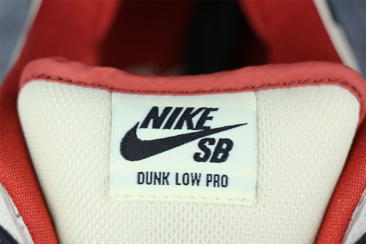 Nike Dunk Low SB Sneakers 'Hennessy ' - product view 6