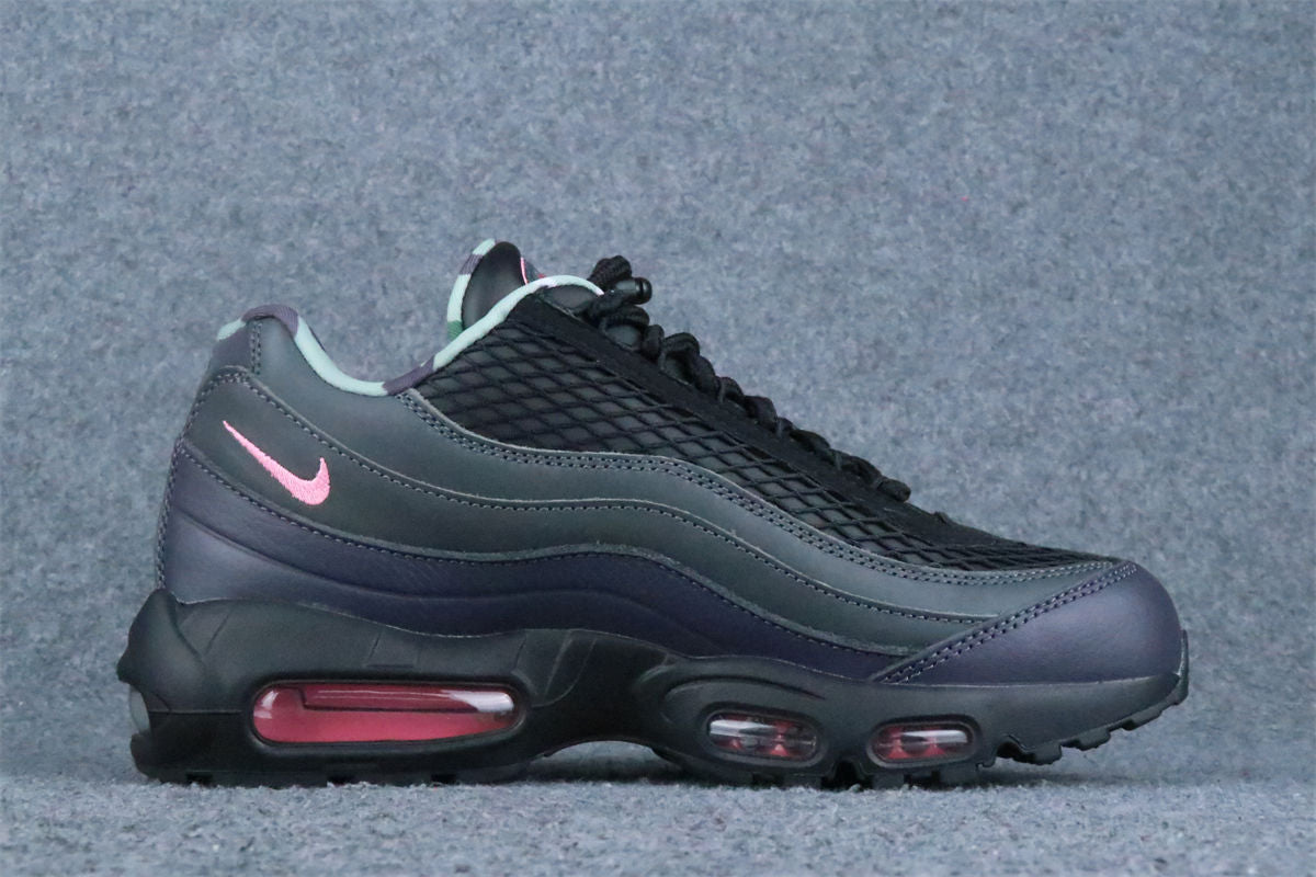 Corteiz x Nike Air Max 95 SP Sneakers 'Rules the World - Pink Beam' - product view 2
