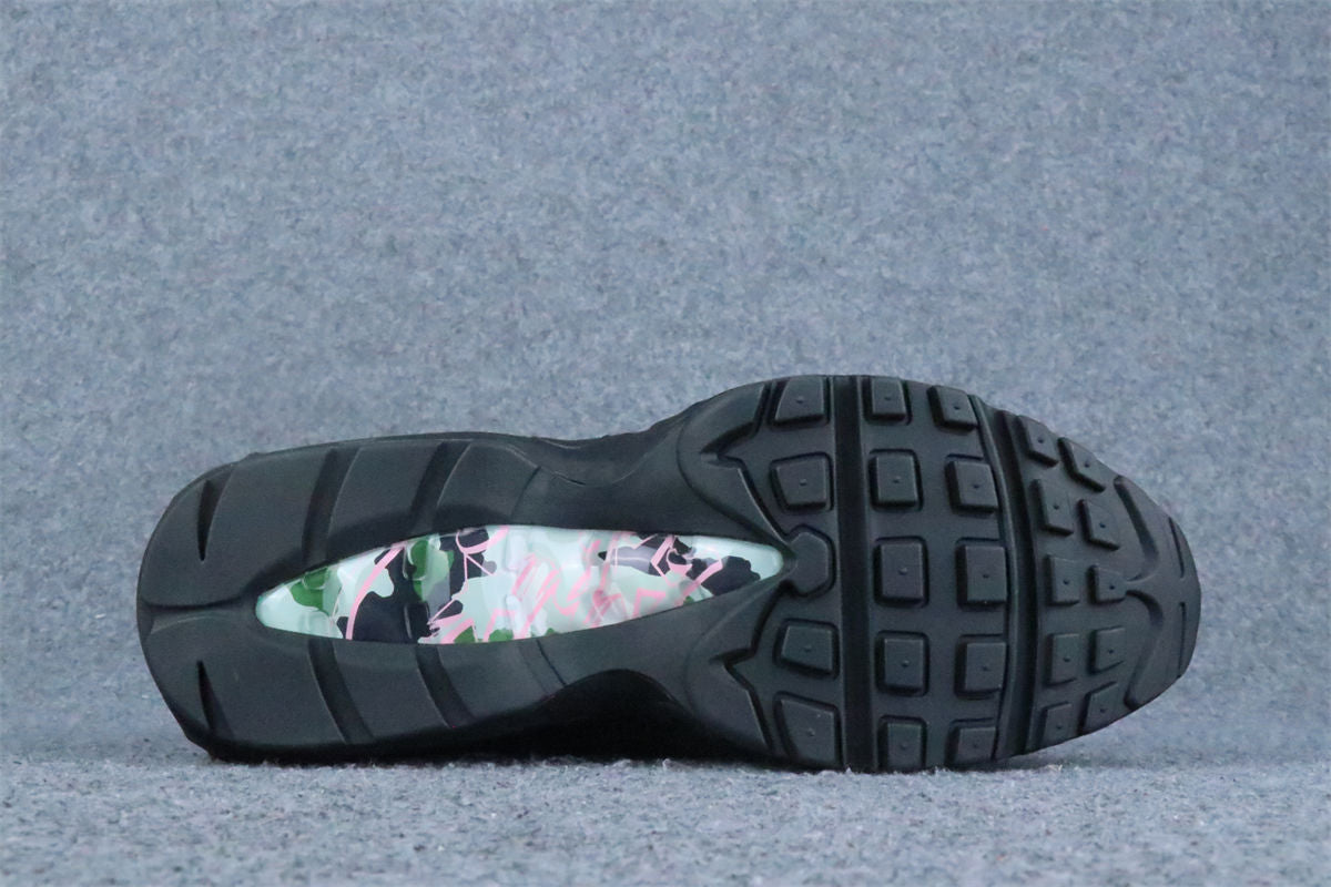 Corteiz x Nike Air Max 95 SP Sneakers 'Rules the World - Pink Beam' - product view 3