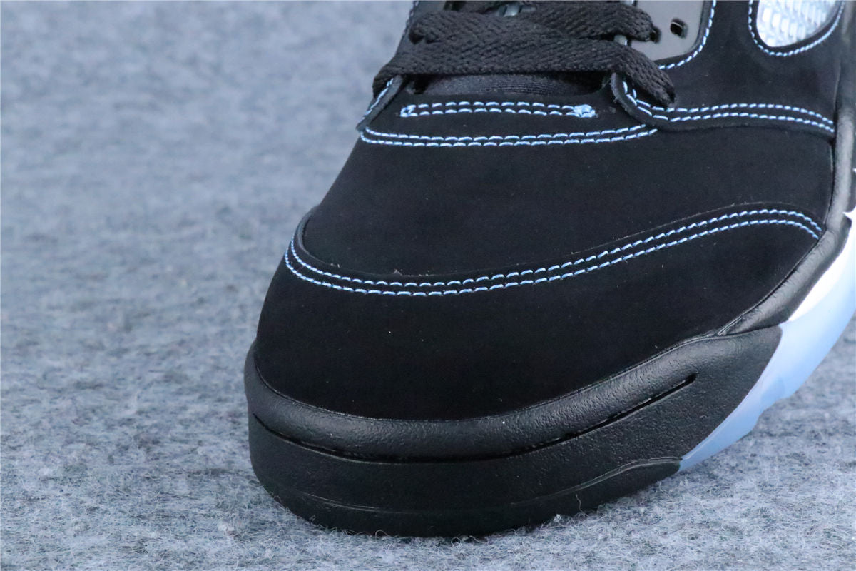 Air Jordan 5 Retro 'Black Carolina / UNC' 2026 Sneakers - product view 4