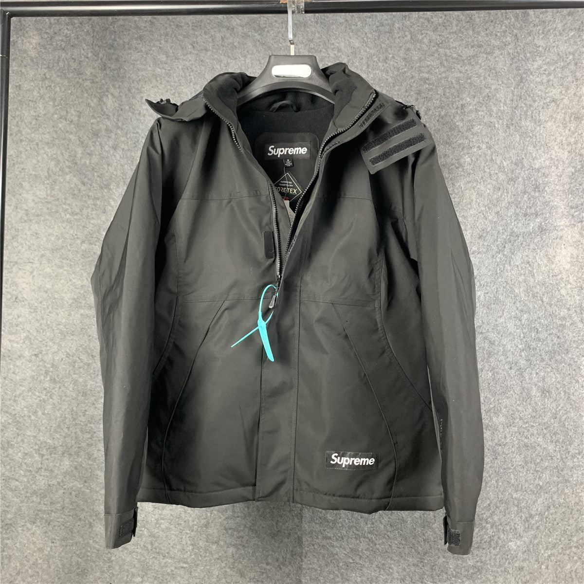 Supreme Aoi GORE-TEX Hooded Jacket 'Black' - product view 1