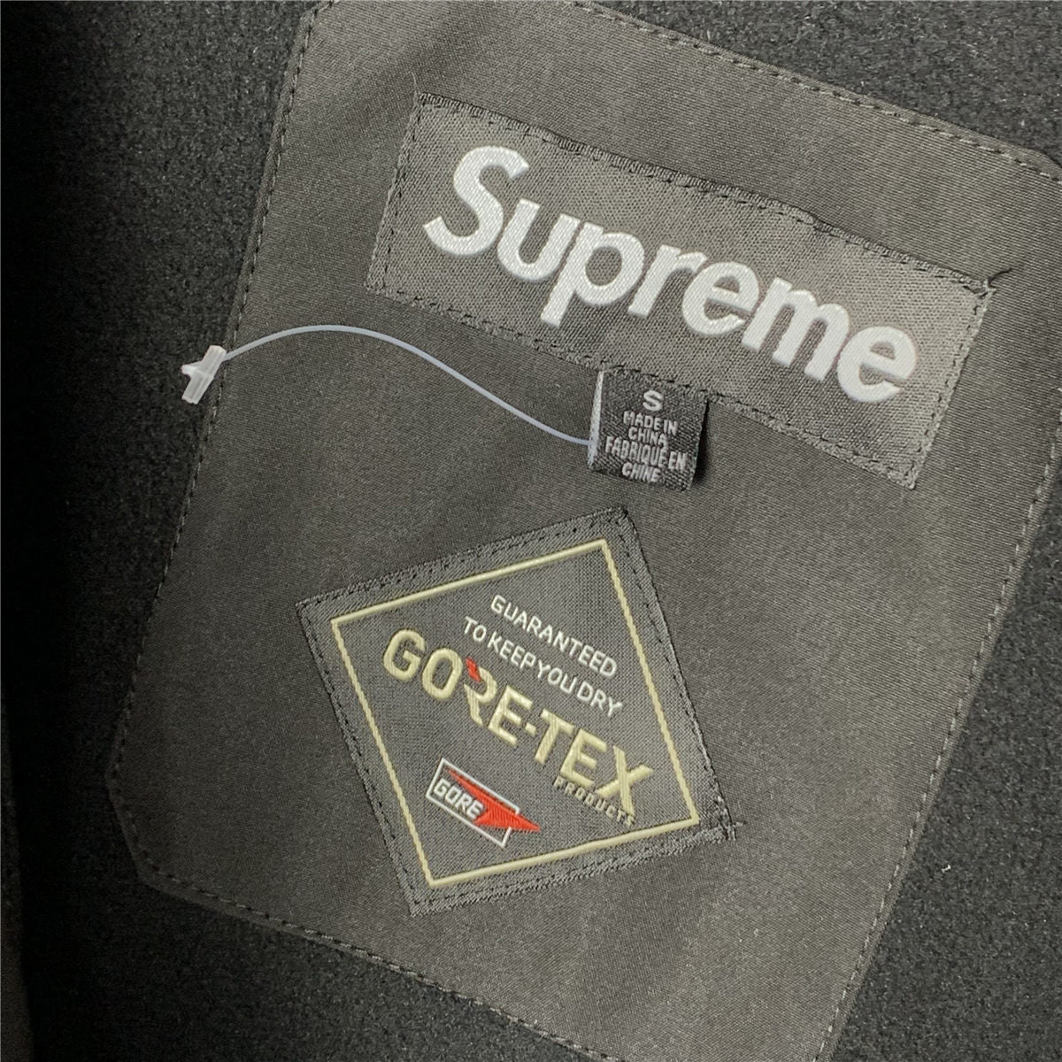 Supreme Aoi GORE-TEX Hooded Jacket 'Black' - product view 3